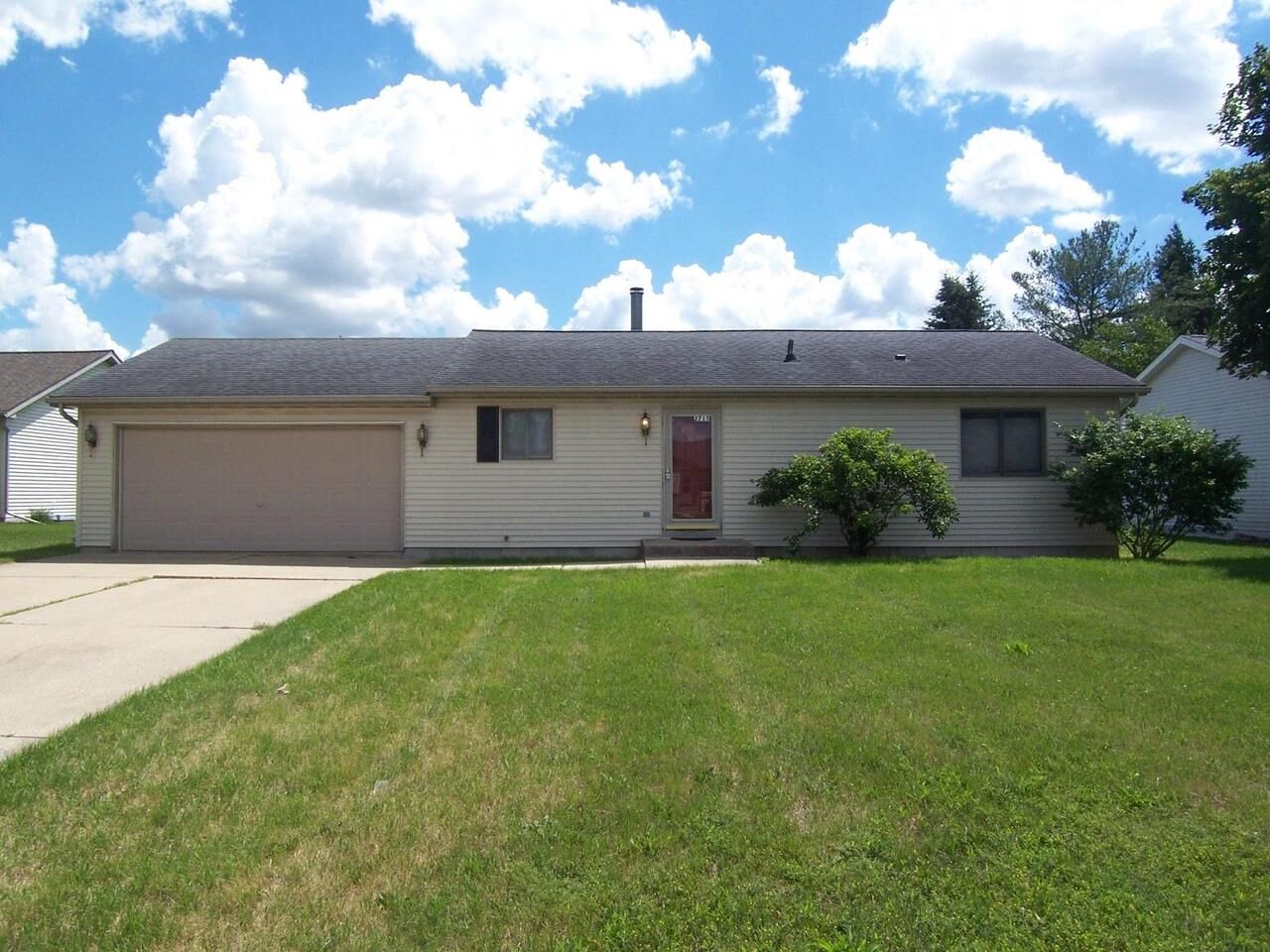 Property Photo: 2715 N Robinson Dr. Drive WI 53511