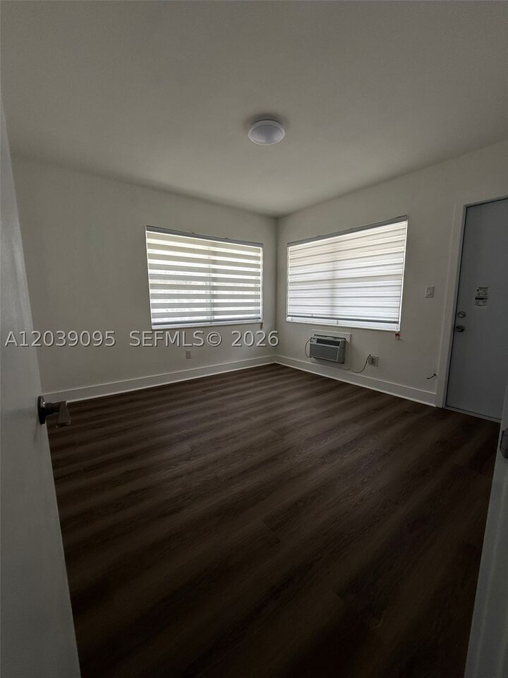Property Photo: 2191 NE 167th St 1 FL 33162