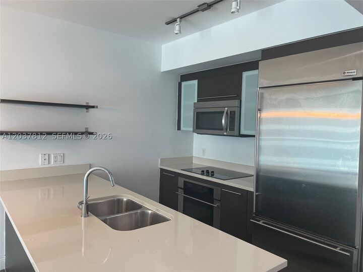 Property Photo: 500 Brickell Av 1906 FL 33131