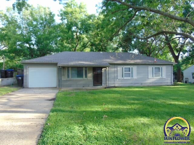 Property Photo:  1407 SW Glencoe St  KS 66611 