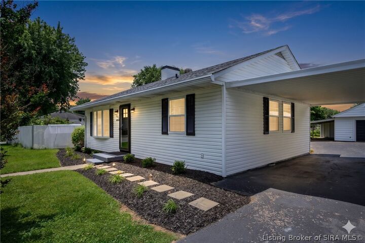 Property Photo: 1505 Elliott Avenue IN 47130