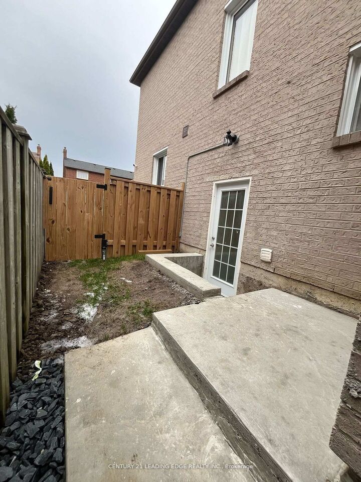 Property Photo:  618 Beckworth Square Bsmt  ON L1V 3K4 