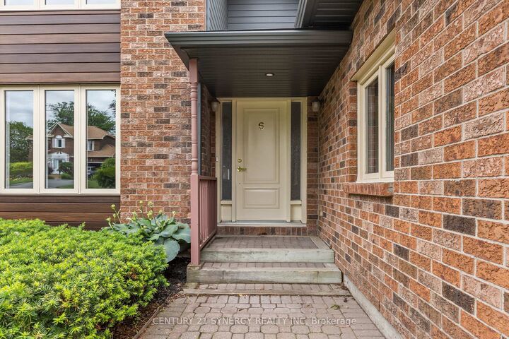 Property Photo:  6 Fessenden Way  ON K2L 3L1 