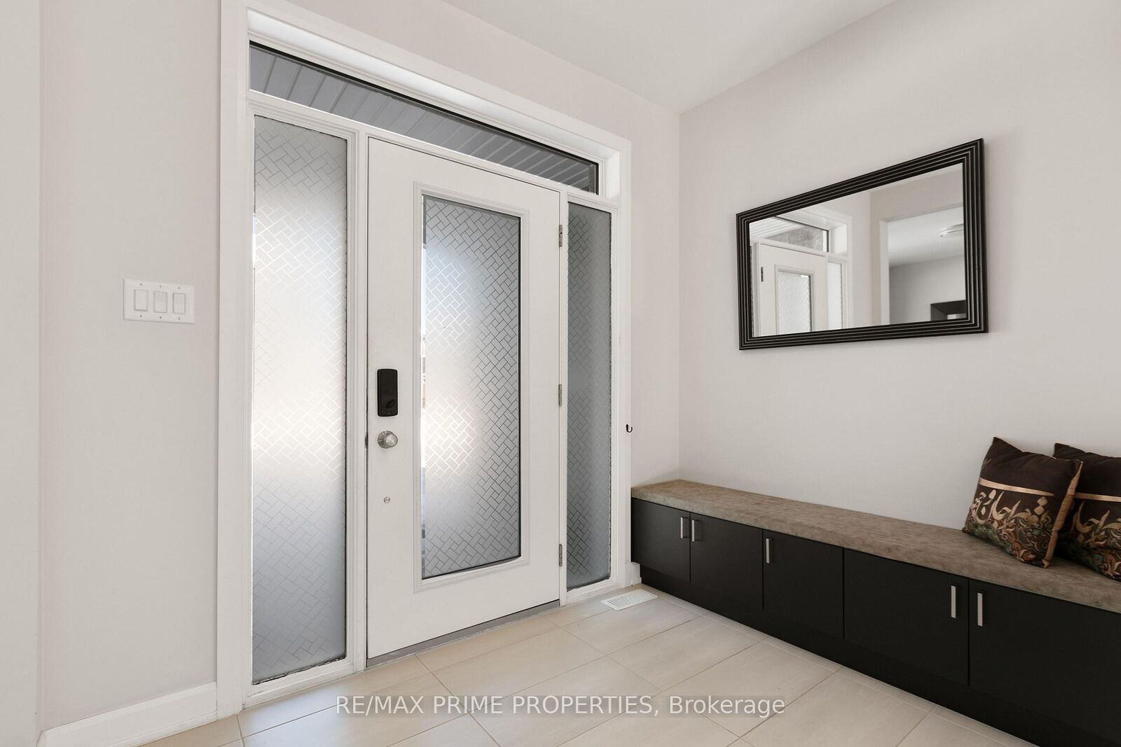 Property Photo: 820 Mercier Crescent ON K1W 0N6
