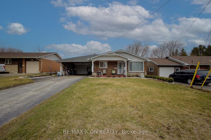 Property Photo: 102 Byeland Drive ON N0G 2L2