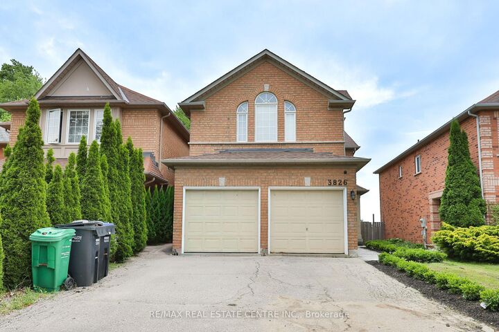 Property Photo:  3826 Forest Bluff Crescent  ON L5N 7T8 
