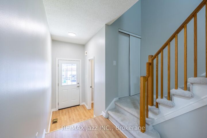 Property Photo: 10 Bassett Boulevard 14 ON L1N 9C4