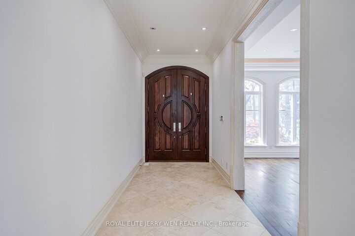 Property Photo: 330 Hillcrest Avenue ON M2N 3P6