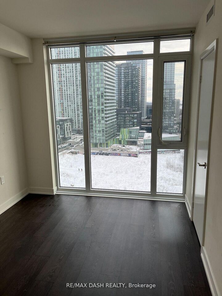 Property Photo: 27 Bathurst Street 806W ON M5V 0R1