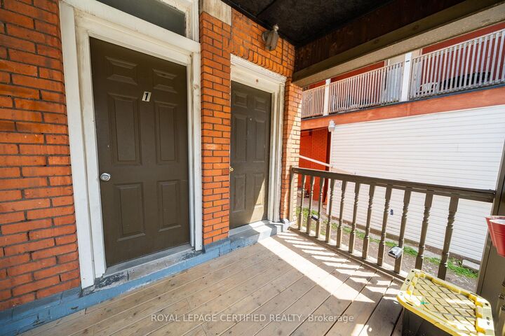 Property Photo: 10 Fairleigh Avenue N ON L8L 6H2