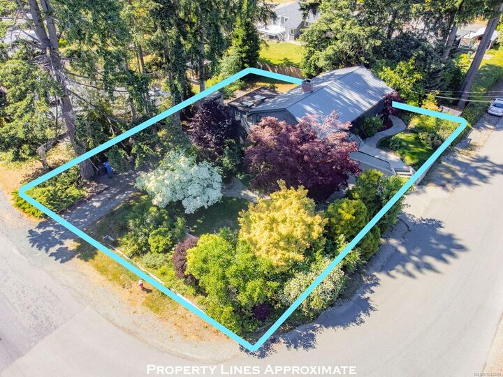 Property Photo:  5116 Gordon Ave  BC V9Y 6T6 