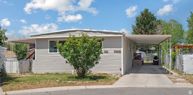 Property Photo: 11259 S Crescent Park Cir 172 UT 84070