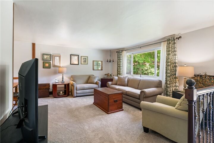 Property Photo:  118 Merwood Dr  PA 15214 