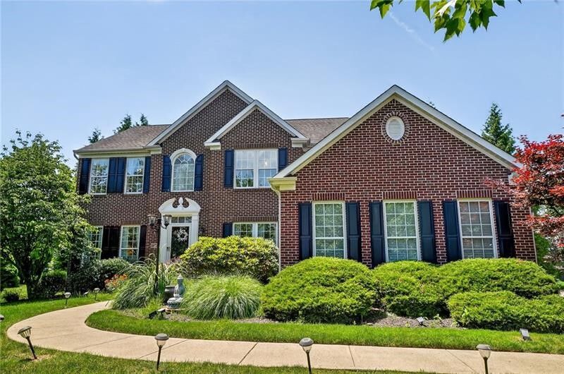 Property Photo: 1403 N Shevlin Ct PA 15143