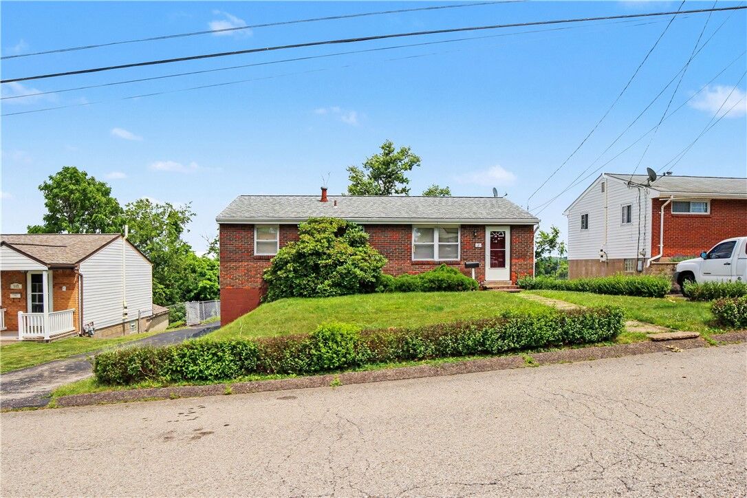 Property Photo:  121 Vetter Dr  PA 15235 