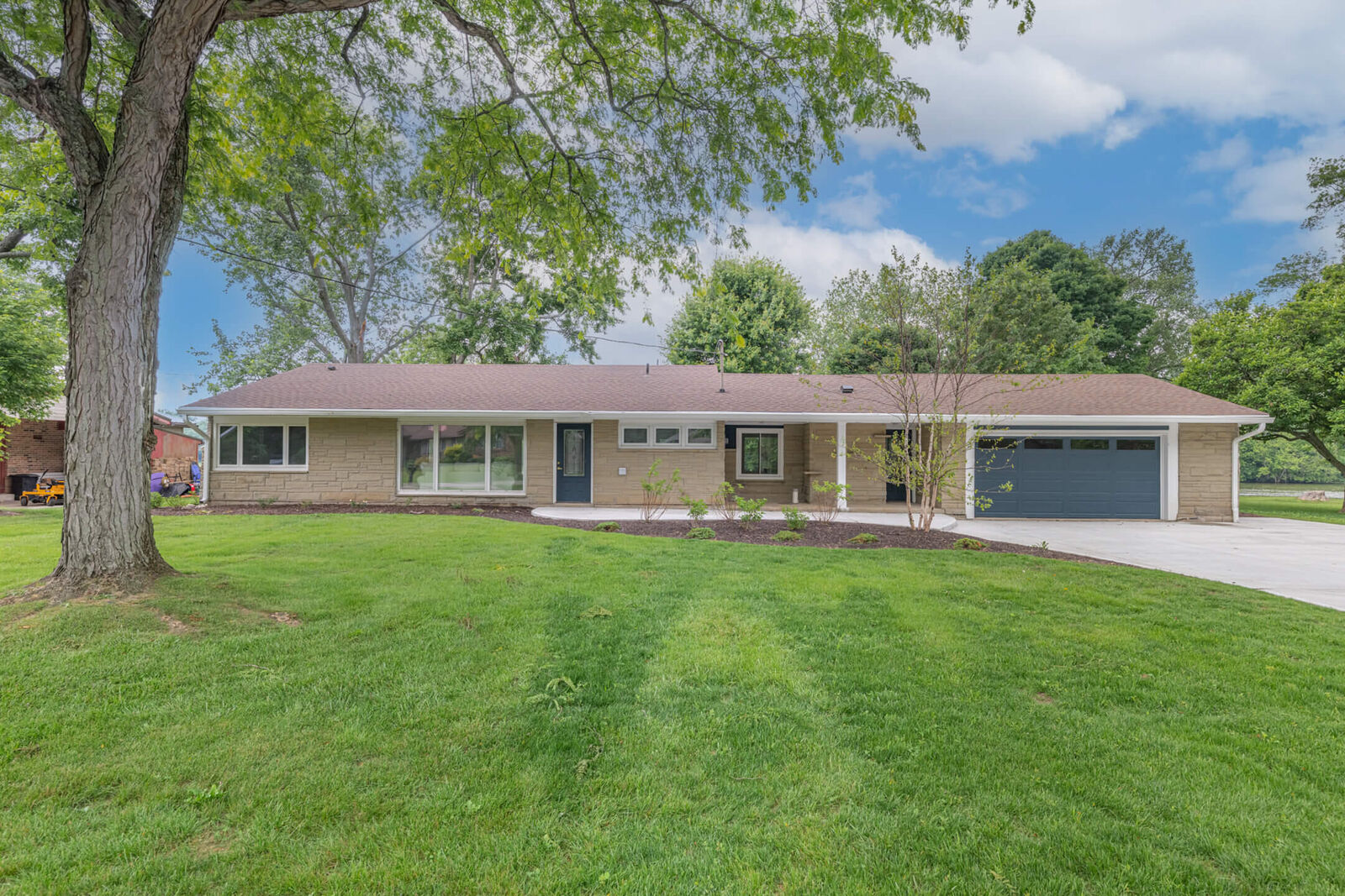 Property Photo: 1091 Sylvan Shores Drive OH 45369