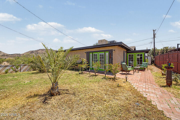 Property Photo:  1221 E Mescal Street  AZ 85020 