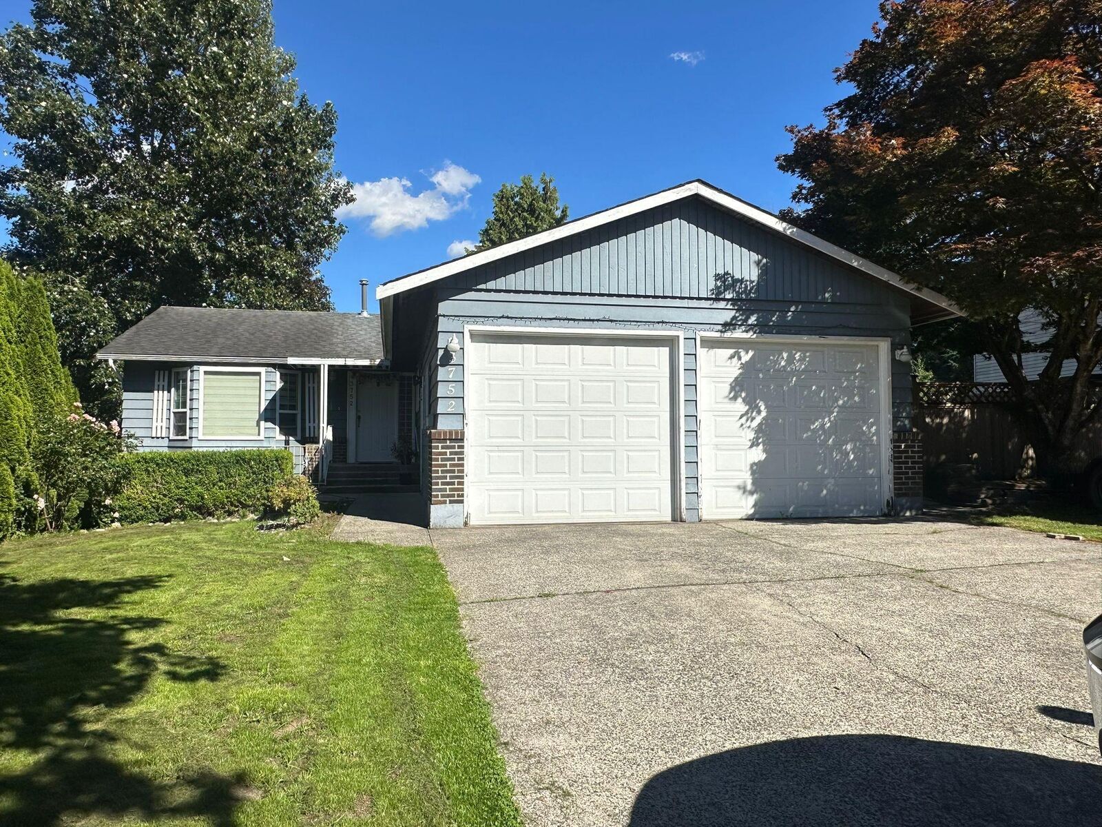 Property Photo: 3752 Harwood Cr Crescent BC V2S 7A6