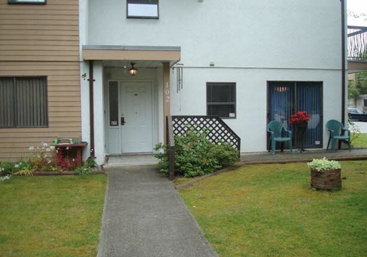 Property Photo: 7036 133B Street 102 BC V3W 7Z9
