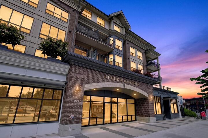 2493 Montrose Avenue 213 — photo 1