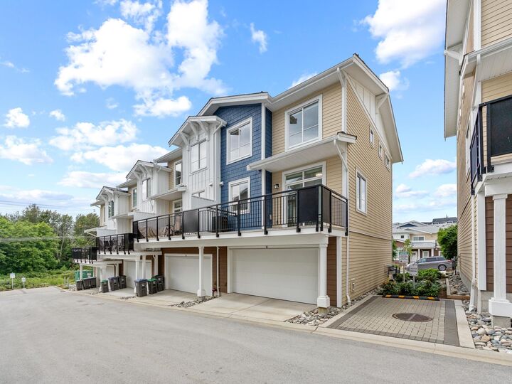 Property Photo: 16560 17A Avenue 16 BC V3Z 1J3