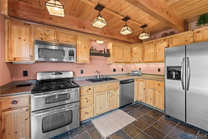 Property Photo: 1099 Crags Lane CA 92333