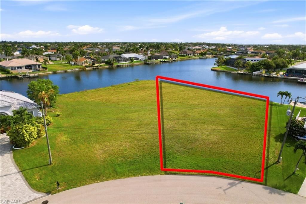 Property Photo: 3021 SW 27th Pl FL 33914