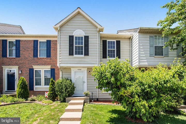 Property Photo: 16948 Point Pleasant Lane VA 22026