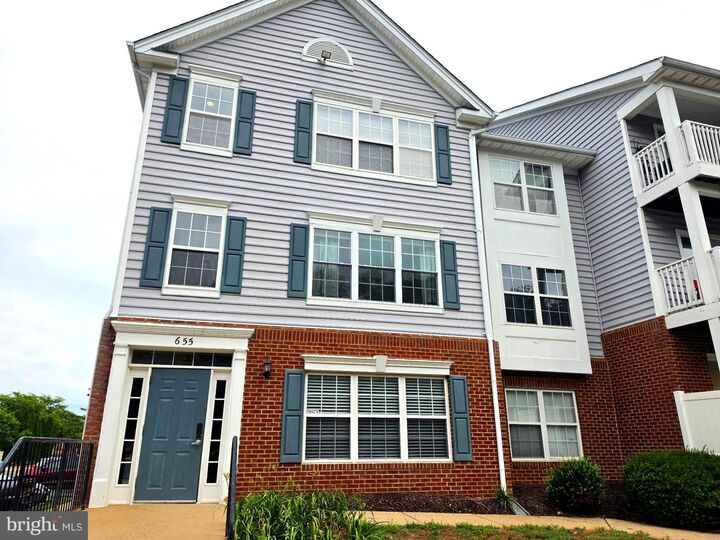 Property Photo:  655 Constellation Square SE B  VA 20175 