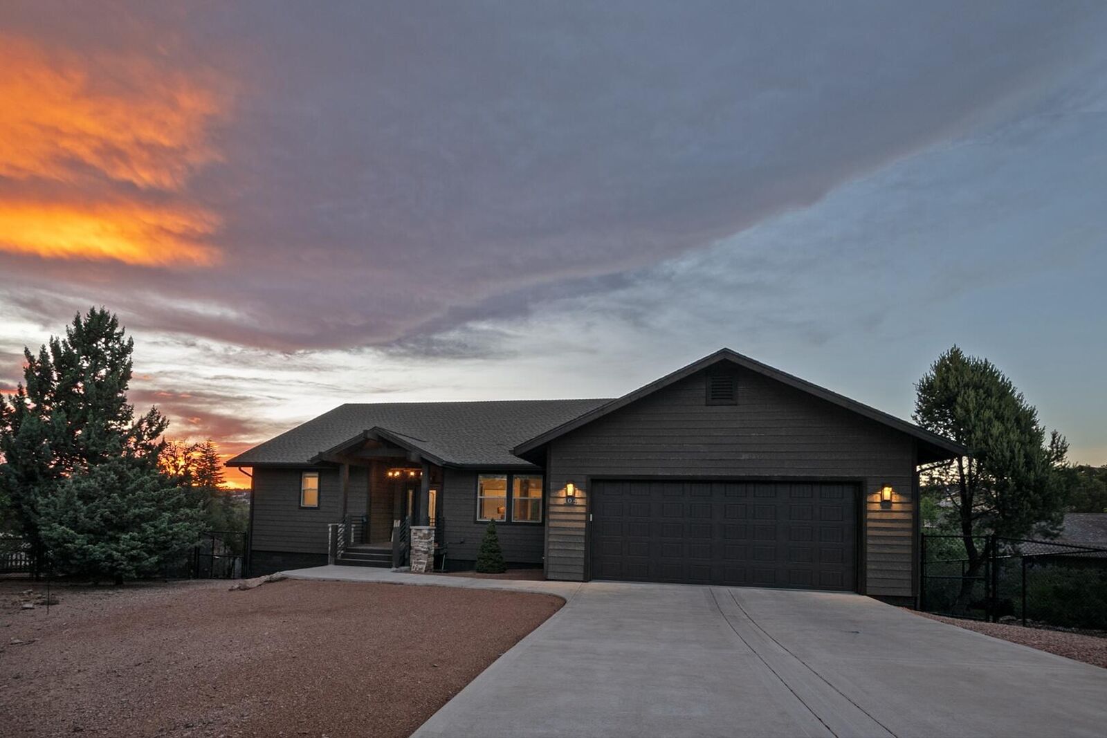 Property Photo:  104 N Lariat Way  AZ 85541 