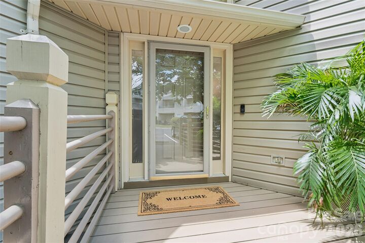 Property Photo:  14039 Queens Harbor Road  NC 28278 
