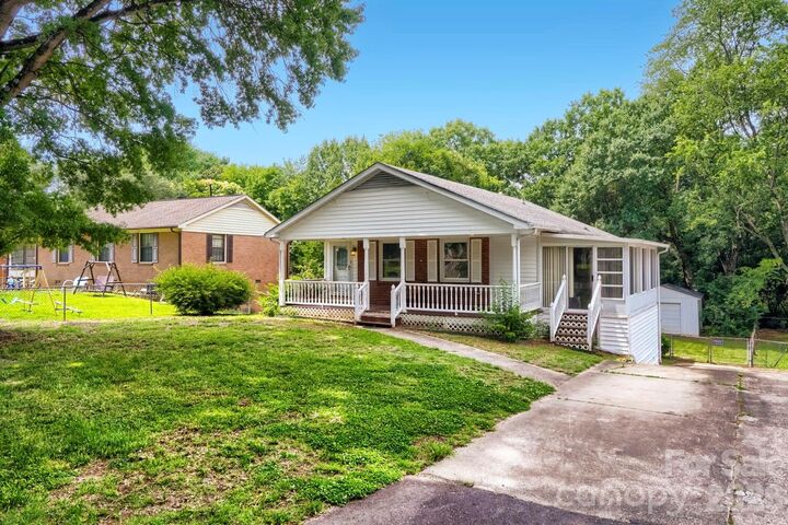 Property Photo: 221 Eden Circle NC 28134