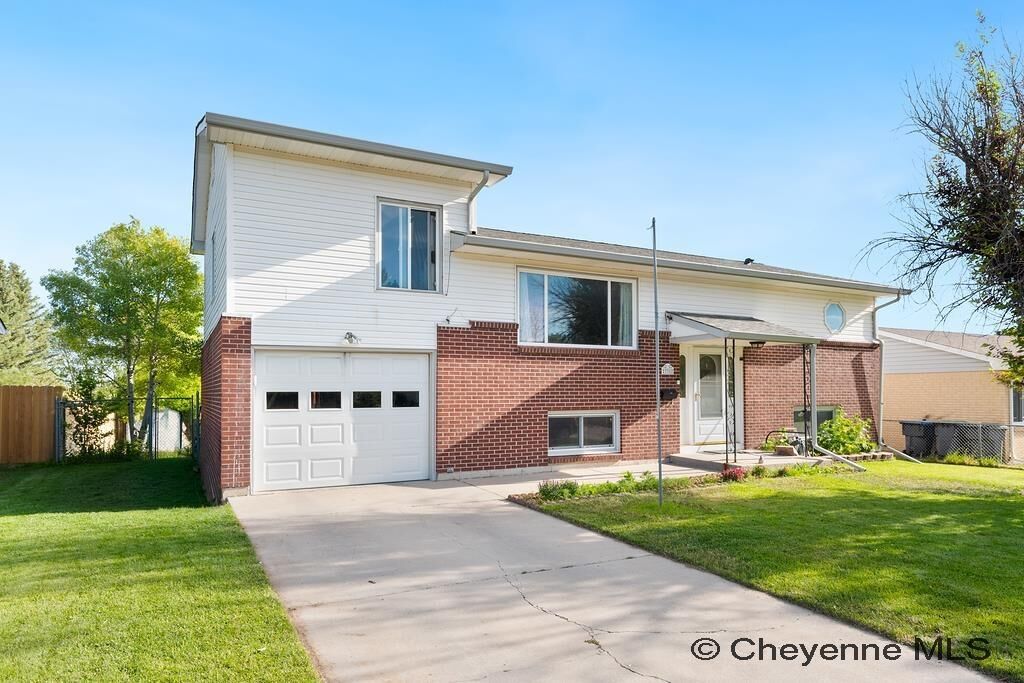 Property Photo: 731 Melton St WY 82009