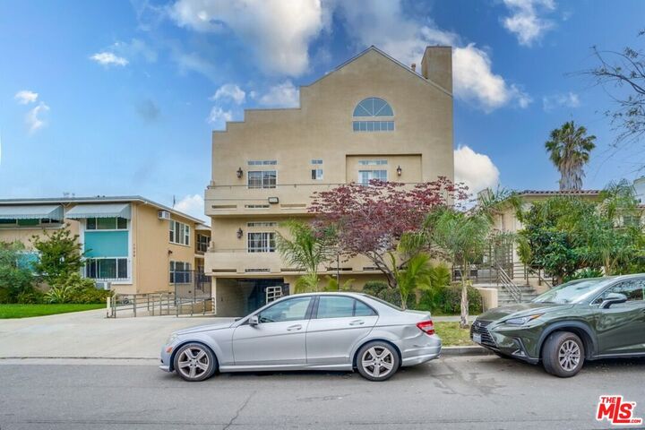 Property Photo: 1034 S Shenandoah St CA 90035