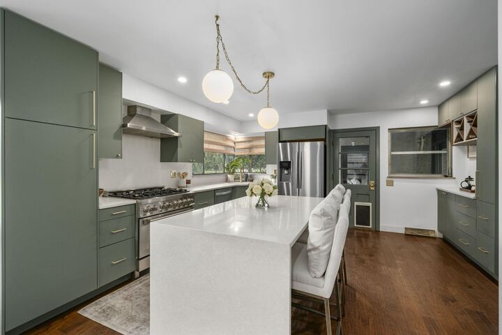 Property Photo:  2424 Beverly Place  OH 43209 