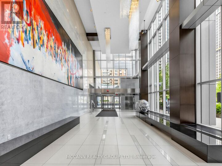 Property Photo:  386 Yonge Street 3015  ON M5B 0A5 