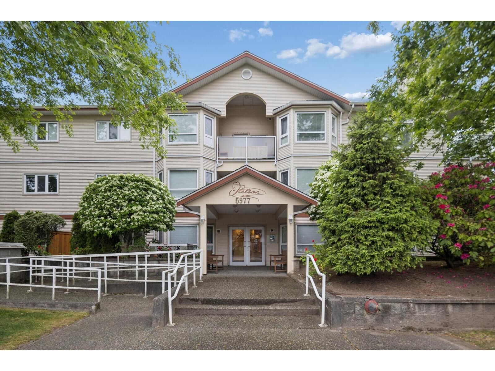 Property Photo: 5977 177B Street 305 BC V3S 4J7