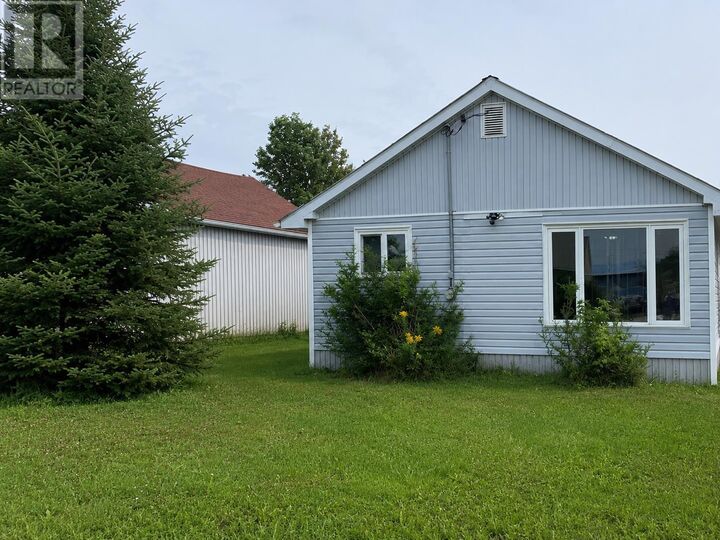 123 Burns St — photo 1