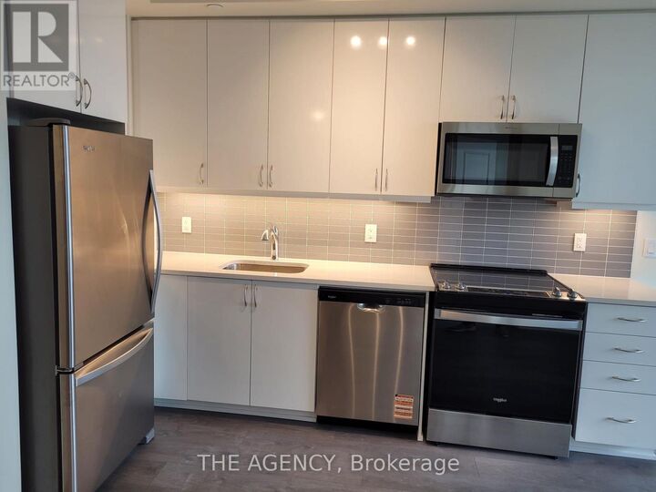 Property Photo: 38 Annie Craig Drive 3601 ON M8V 0G9