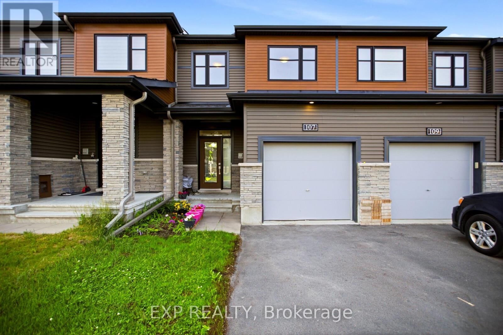 Property Photo:  107 Teelin Circle  ON K2J 6T8 