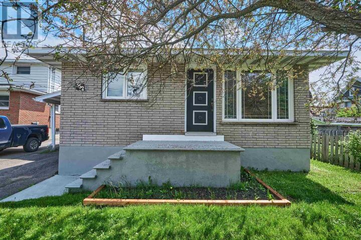 Property Photo: 552 Sherbourne St ON P6C 3X7