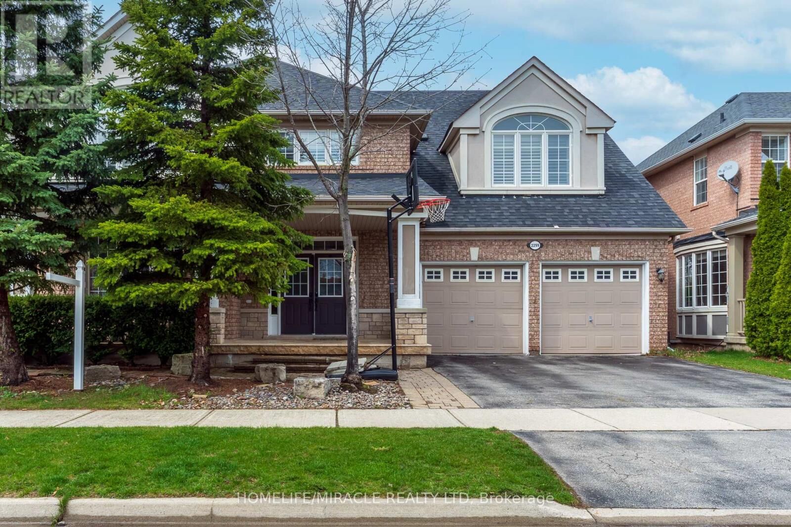 Property Photo: 2299 Glazebrook Circle ON L6M 5B5