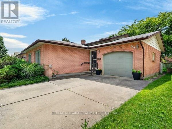 Property Photo: 34 Crestcombe Road ON L2S 2J4