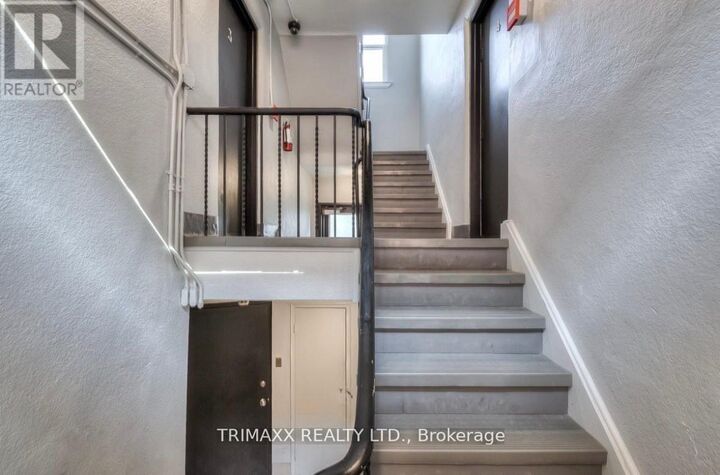 Property Photo:  6 Seventeenth Street 1  ON M8V 3K3 
