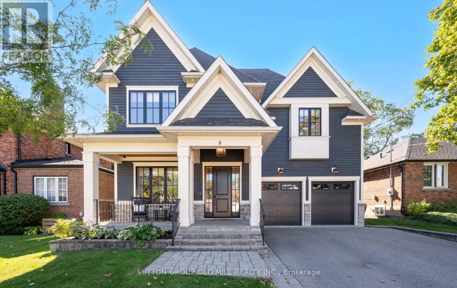 Property Photo:  8 Cumberland Drive  ON L5G 3M6 