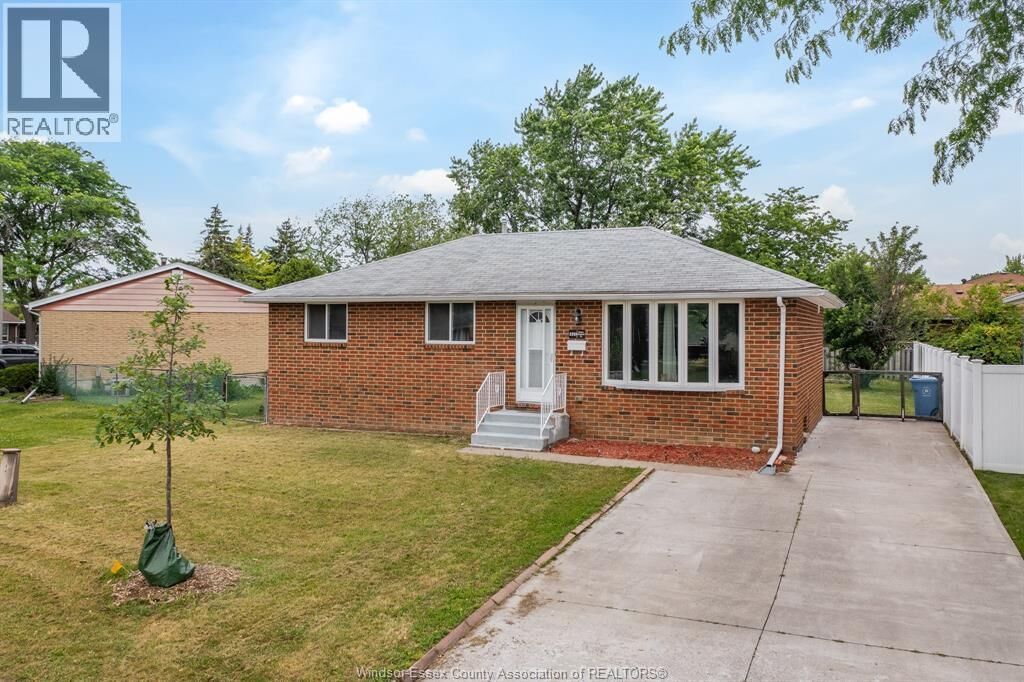 Property Photo:  5210 Queen Elizabeth Drive  ON N8T 1N3 