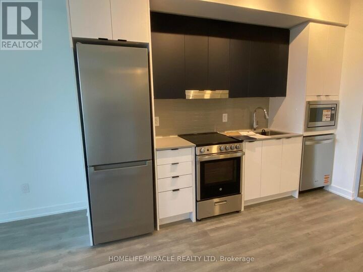 Property Photo:  5105 Hurontario Street 1706  ON L4Z 0C9 