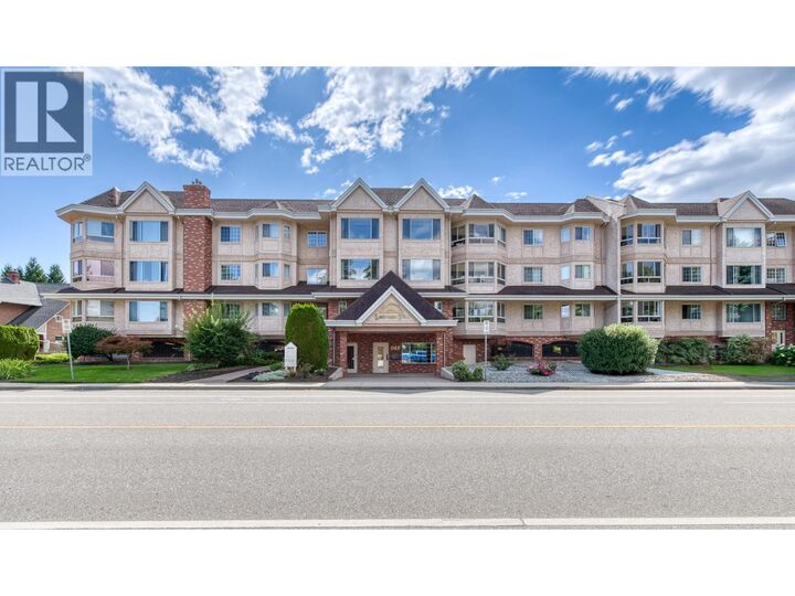 Property Photo:  945 Lawrence Avenue 103  BC V1Y 6M3 