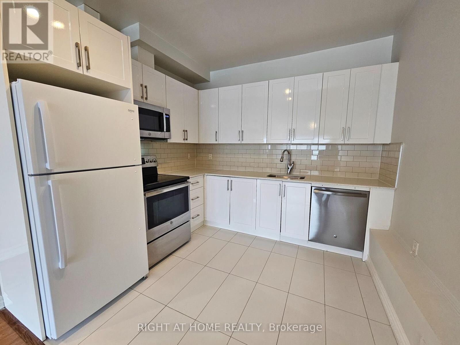 Property Photo: 1801 Eglinton Avenue West 201 ON M6E 2H8