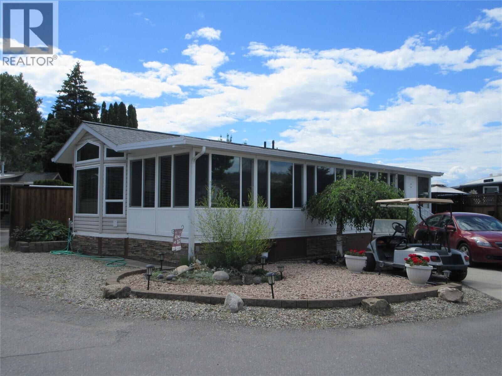 Property Photo: 415 Commonwealth Road 408 BC V4V 1P4